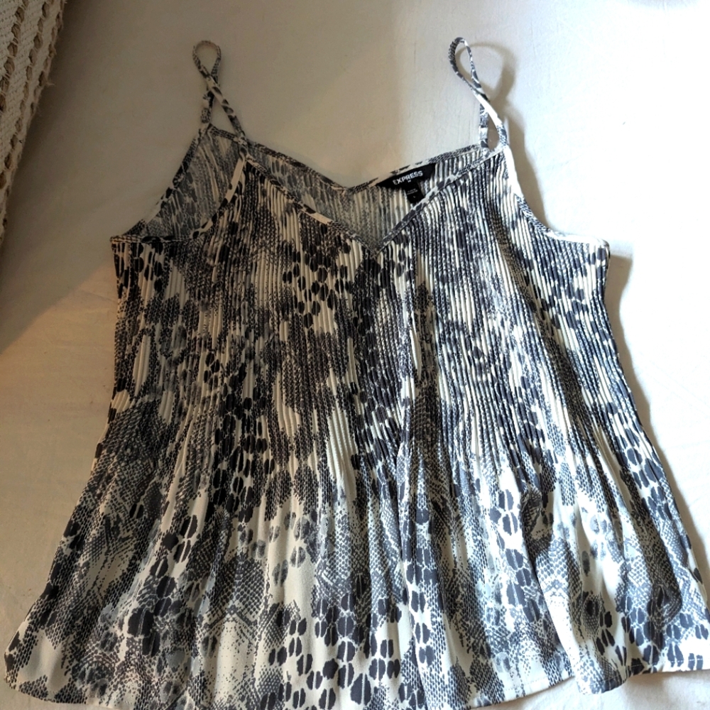 Express top, size L.